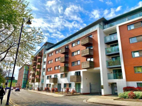 Insta-style Penthouse with Balcony Birmingham City Centre